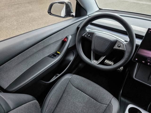 Used 2026 Tesla Model Y AWD image 57