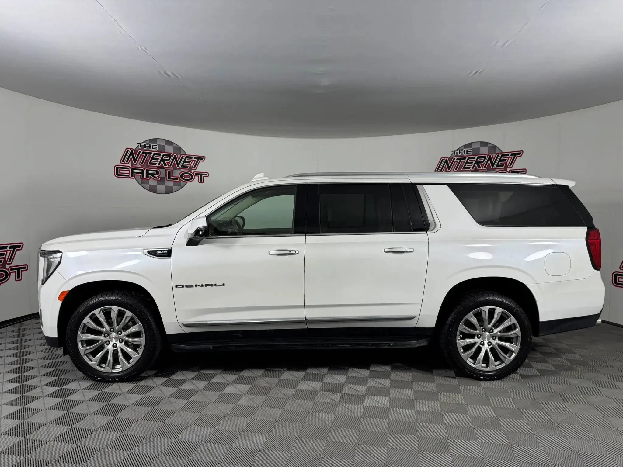 Used 2022 GMC Yukon XL Denali AWD/4WD image 4