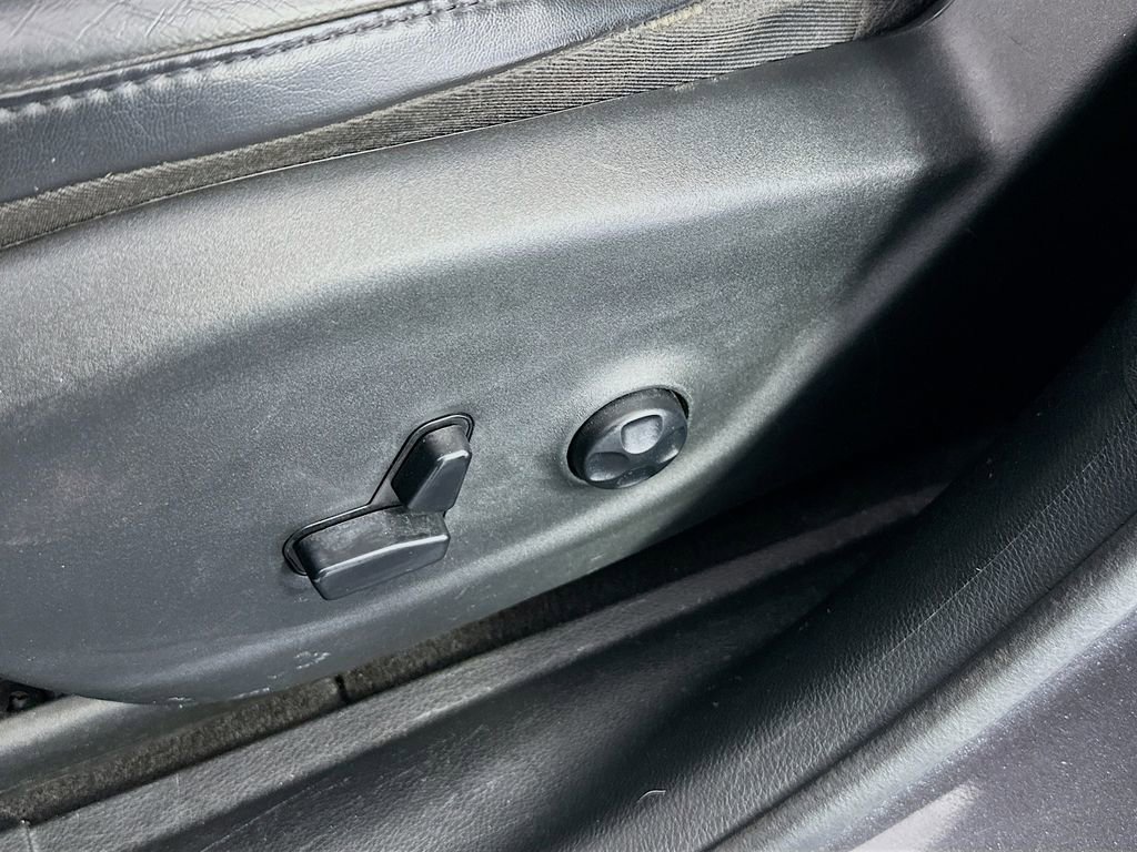 Used 2020 Jeep Cherokee Limited image 18