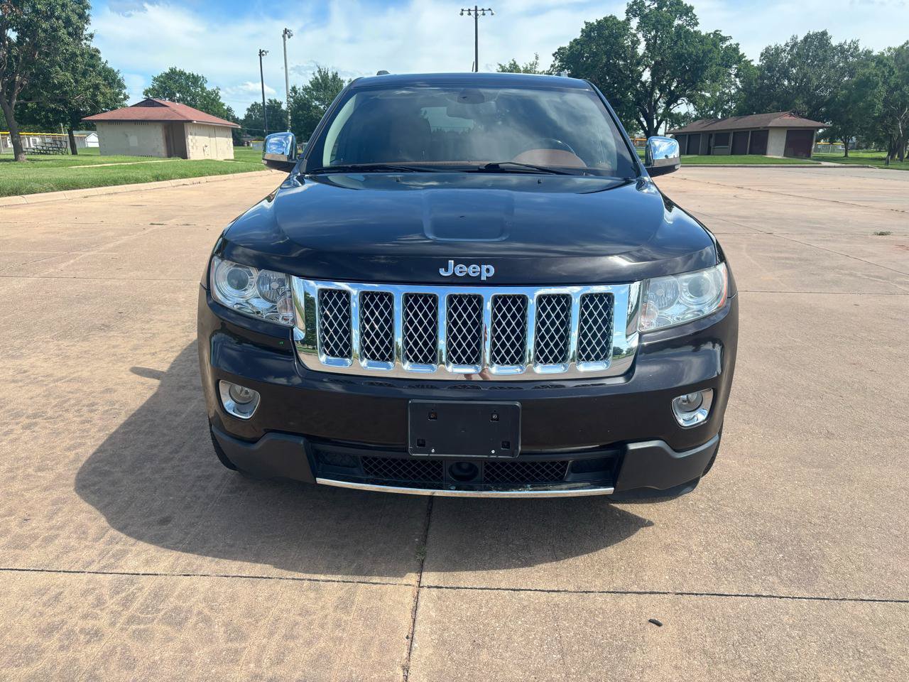 Used 2011 Jeep Grand Cherokee Overland Summit AWD/4WD image 5