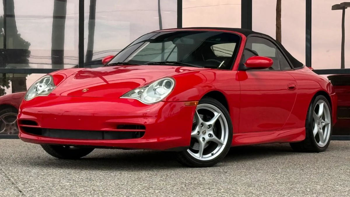 Used 2002 Porsche 911 Carrera 4 AWD/4WD image 2