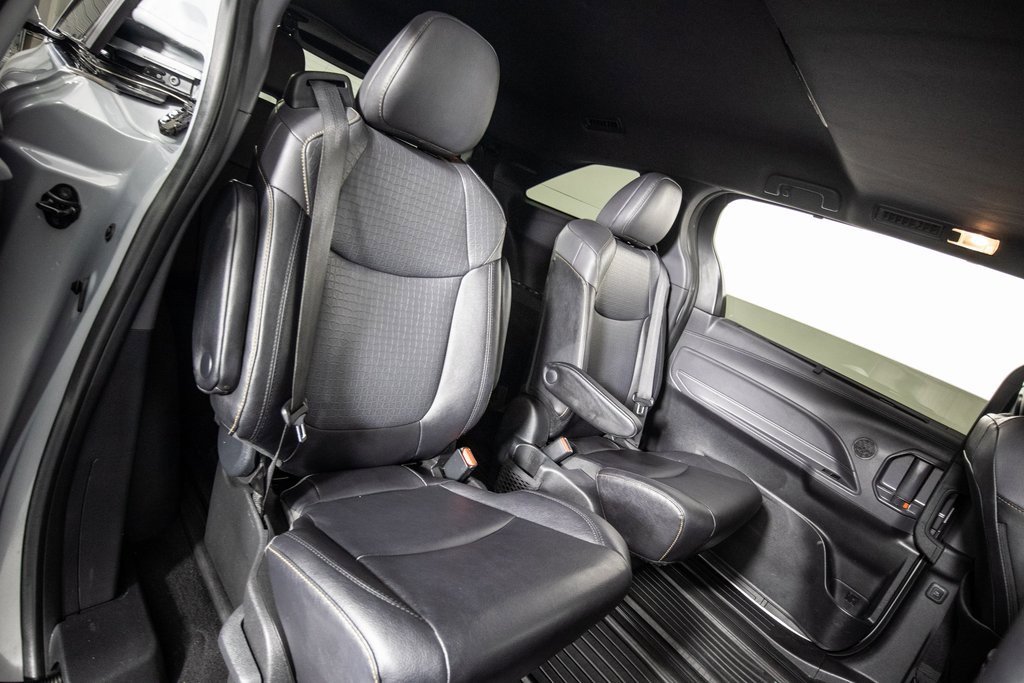 Used 2024 Toyota Sienna XLE Woodland Edition image 12