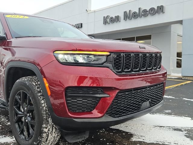 Used 2024 Jeep Grand Cherokee Altitude image 4