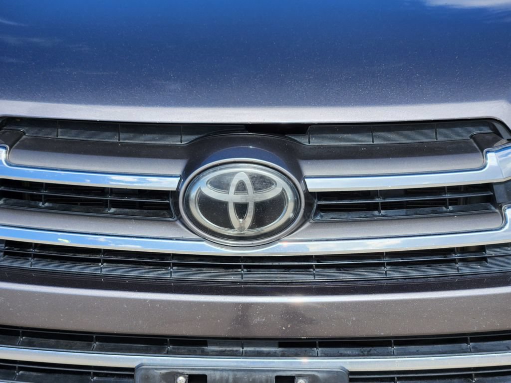 Used 2018 Toyota Highlander Limited AWD/4WD image 12