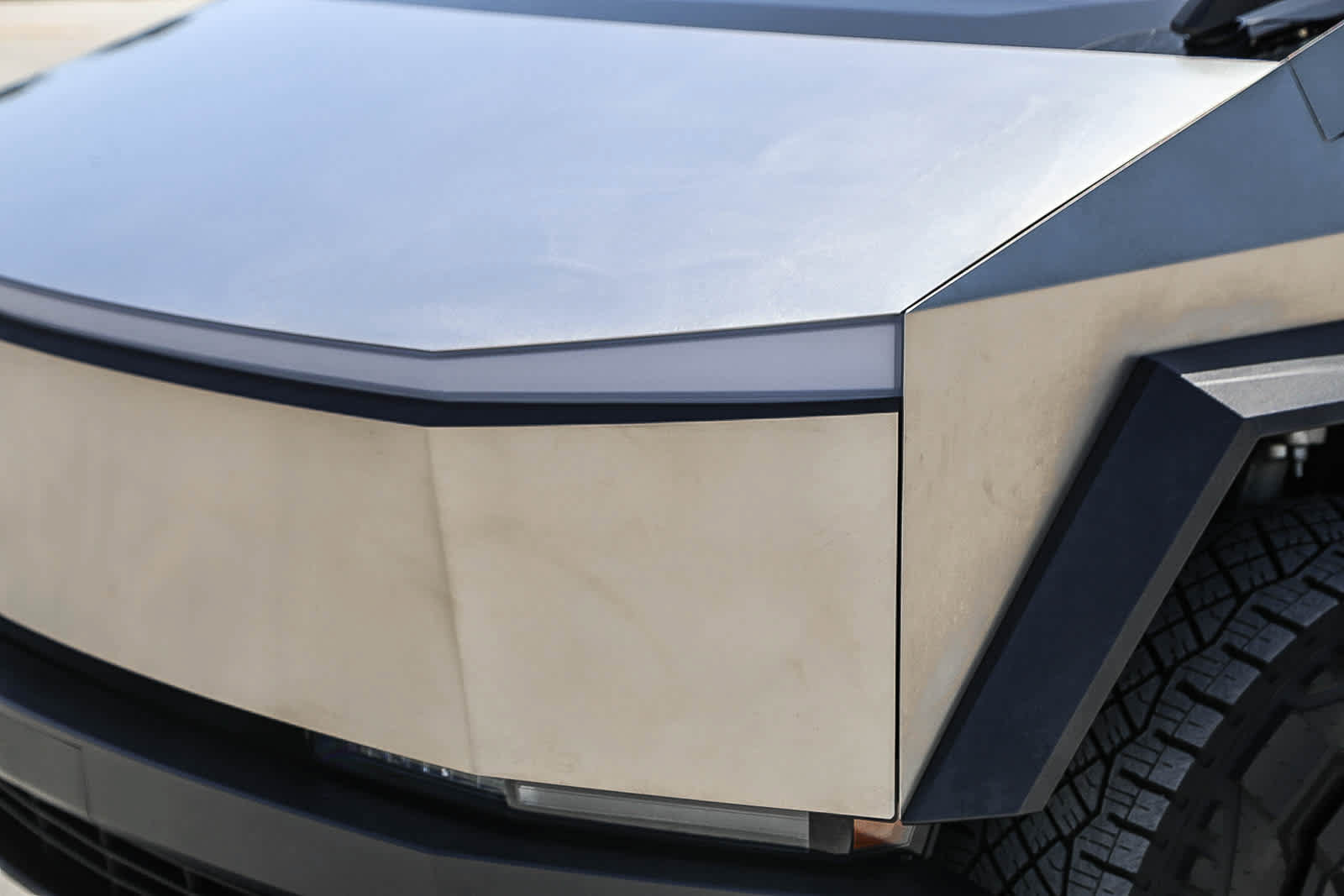 Used 2025 Tesla Cybertruck AWD Crew Cab image 8