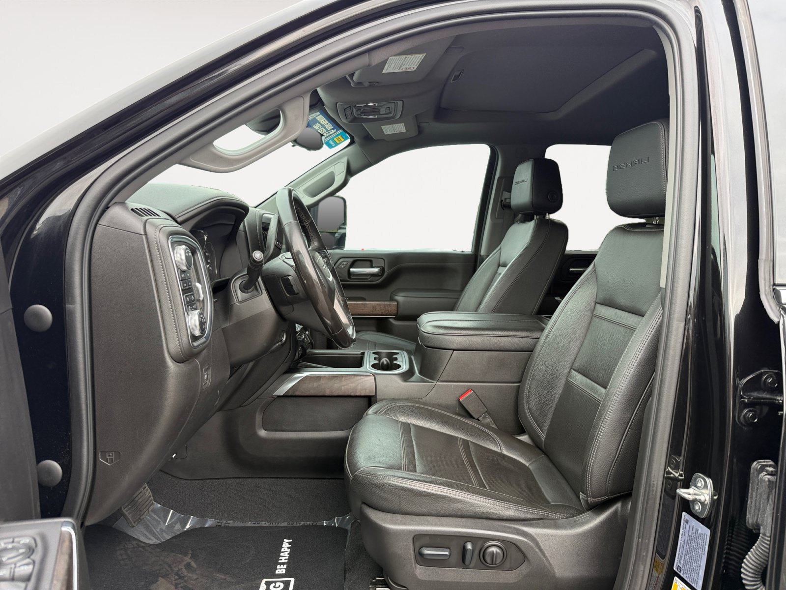 Used 2023 GMC Sierra 2500 Denali w/ Denali Black Diamond Edition AWD/4WD image 10