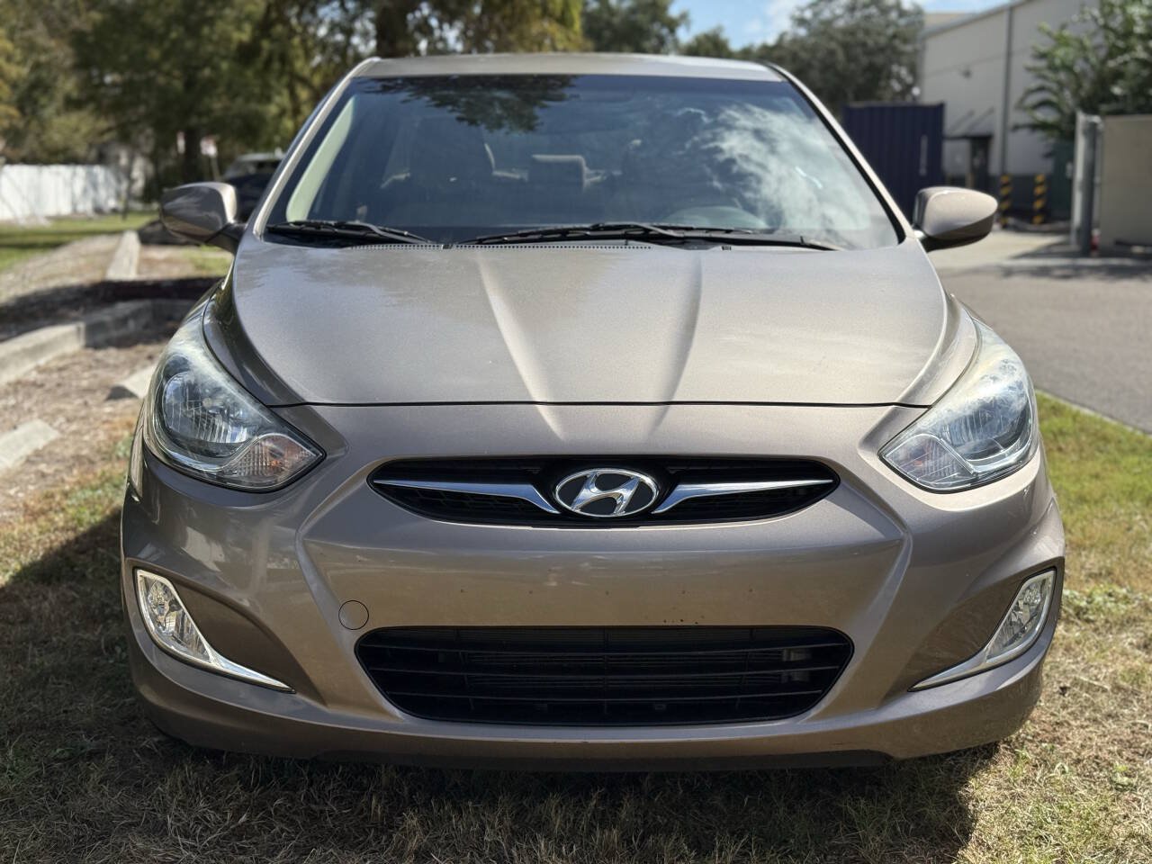 Used 2013 Hyundai Accent GLS w/ Premium Pkg FWD image 10