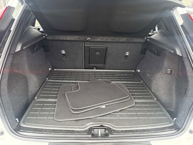 Used 2023 Volvo XC40 B5 Plus w/ Driver Assist Package image 9