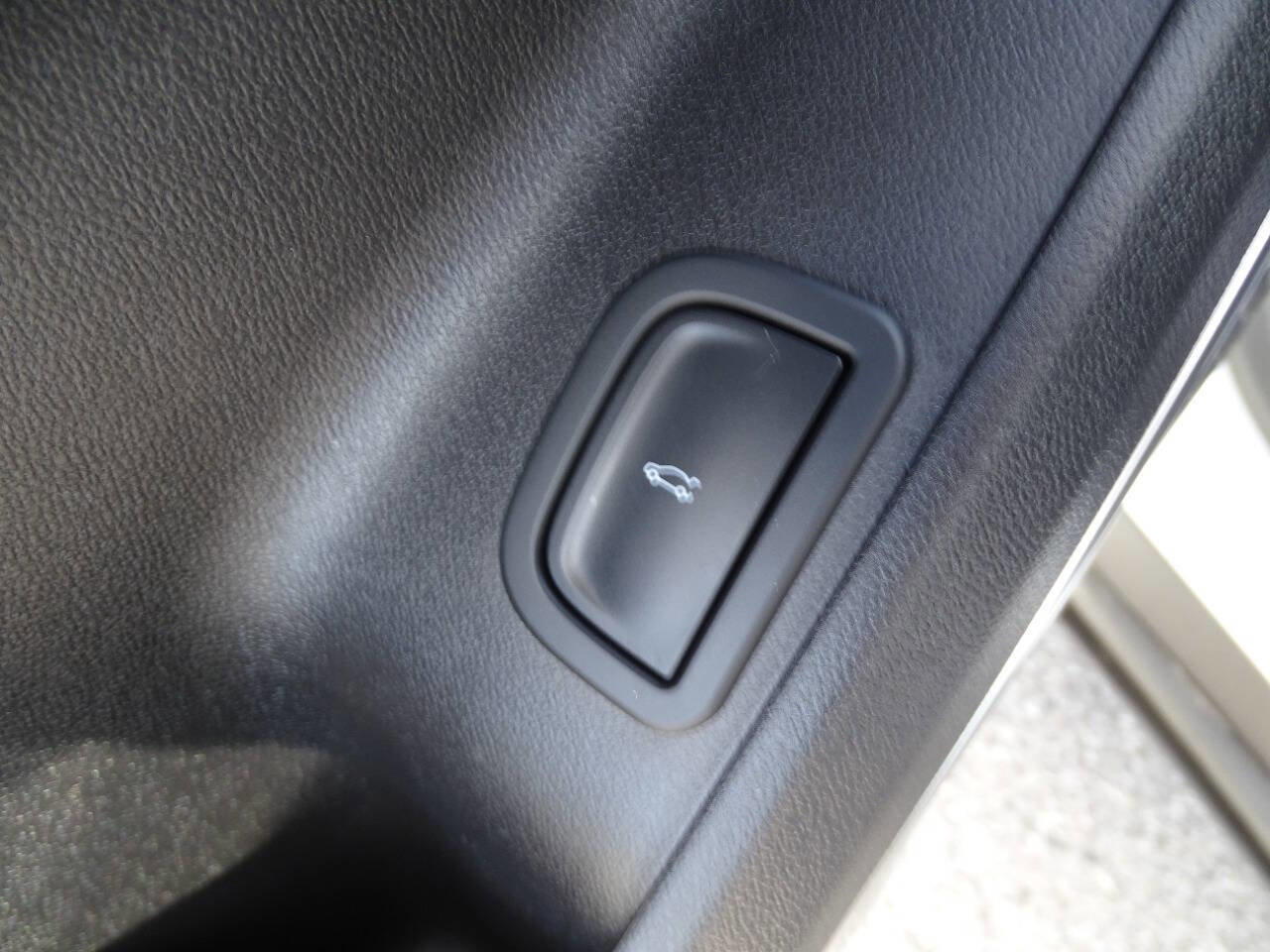 Used 2025 Buick Enclave AWD Preferred image 14