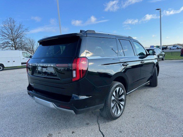 Used 2025 Ford Expedition Platinum w/ Driver's Package image 8