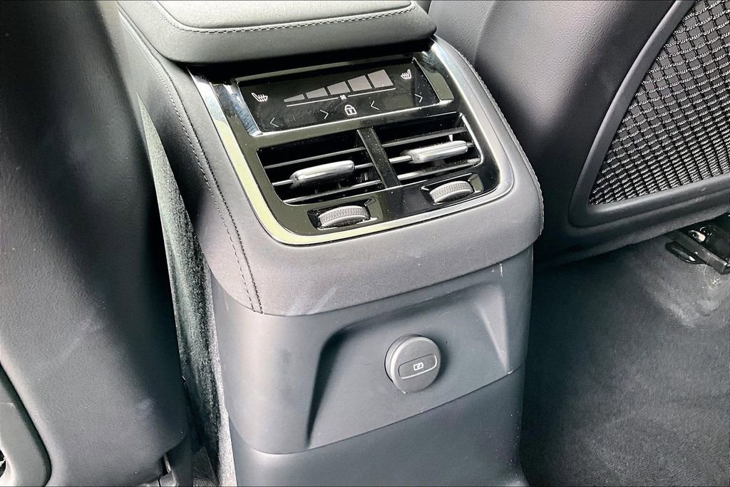 Certified 2025 Volvo XC90 T8 Plus w/ Protection Package Premier image 32