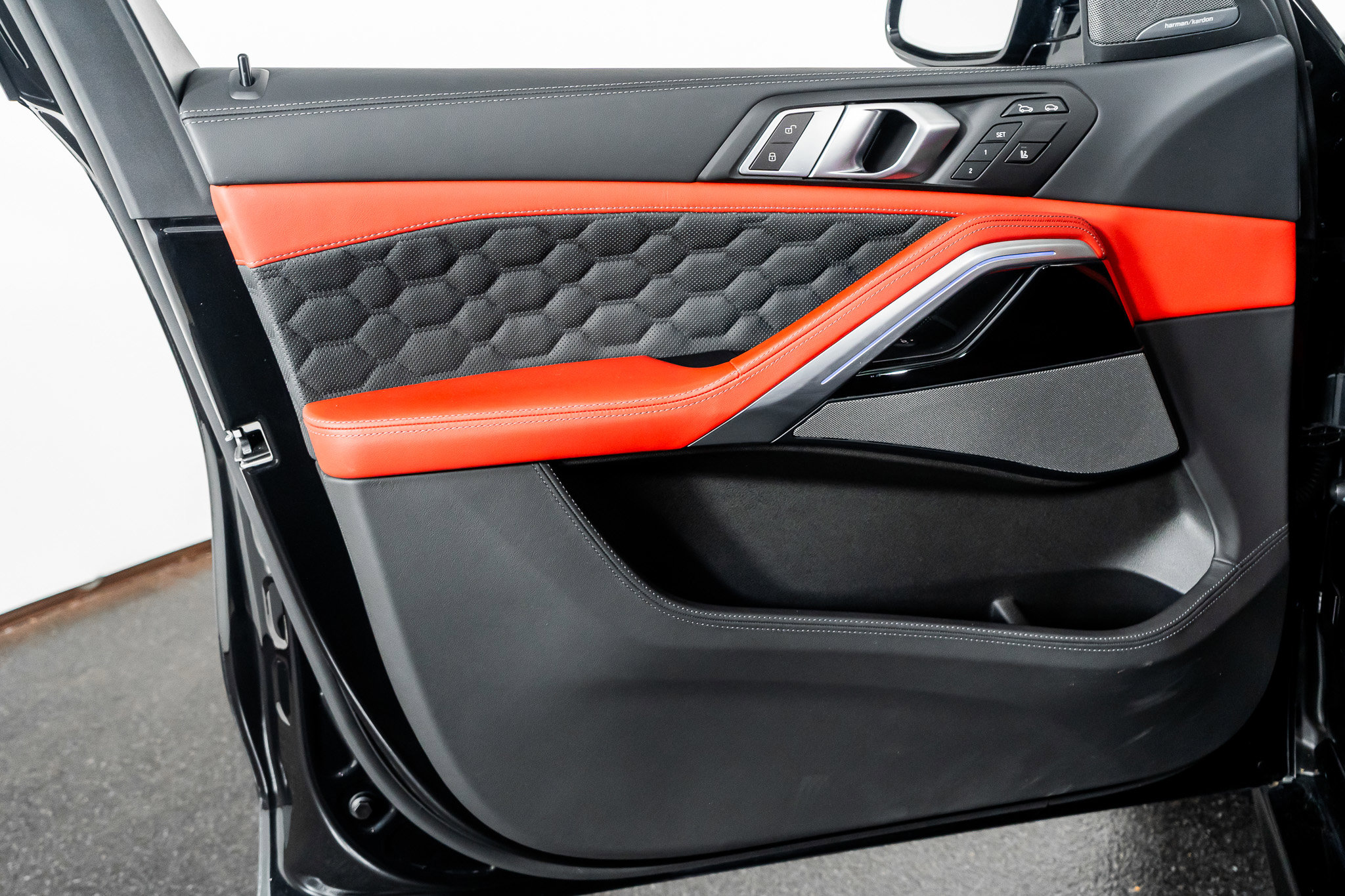 Used 2025 BMW X6 M Competition image 50