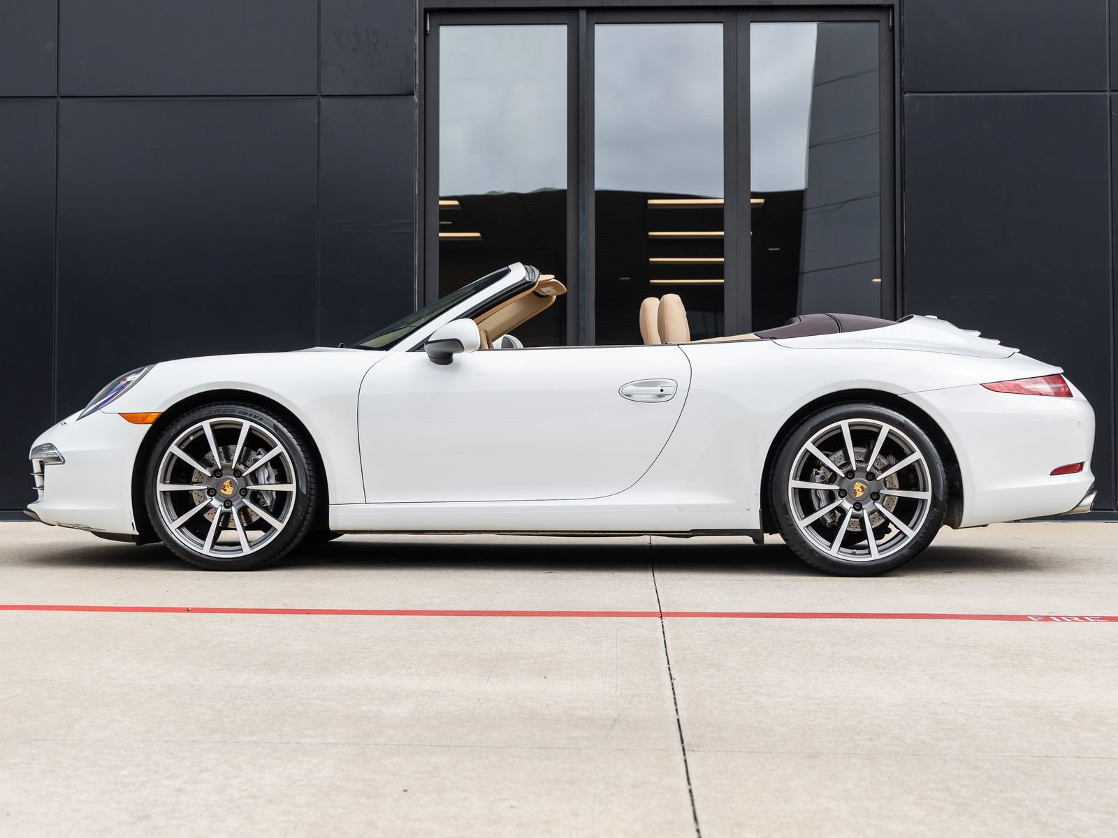 Used 2015 Porsche 911 Carrera RWD image 2