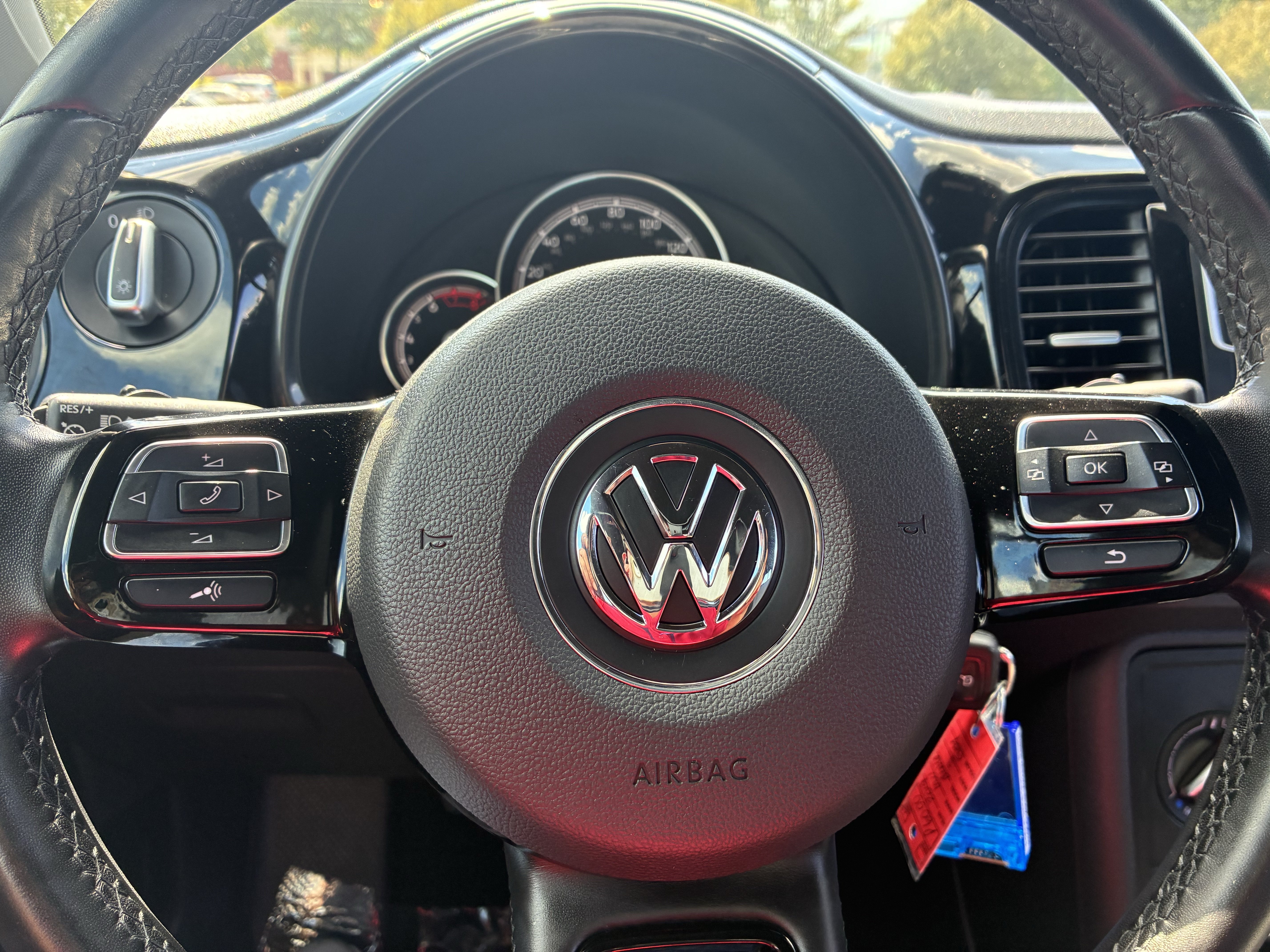 Used 2019 Volkswagen Beetle 2.0T S FWD image 29
