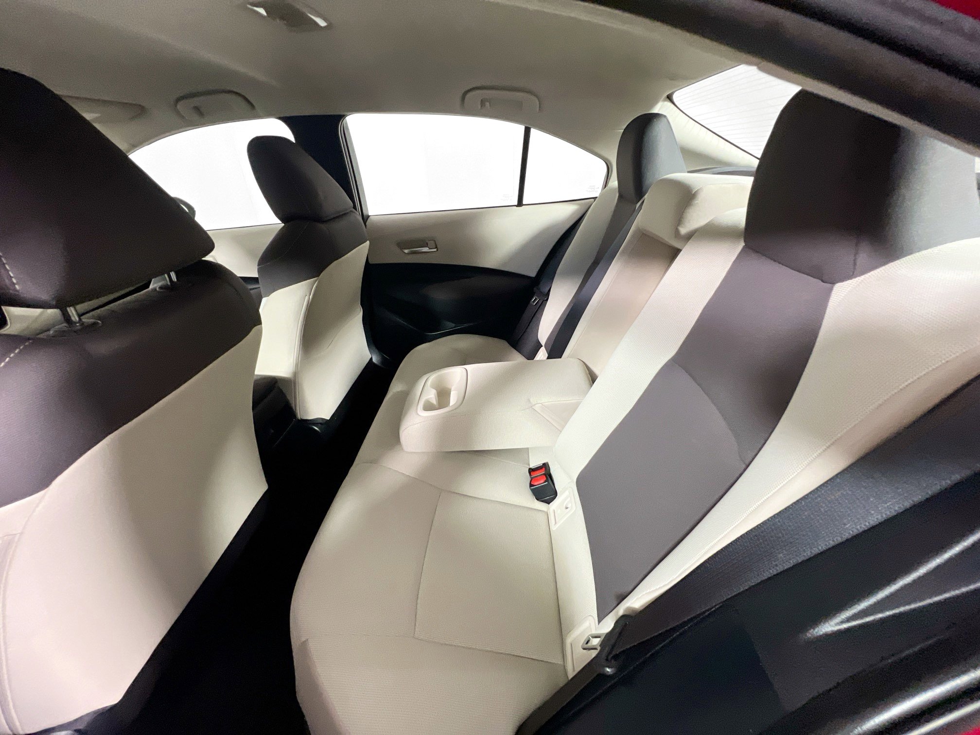 Used 2021 Toyota Corolla LE image 28