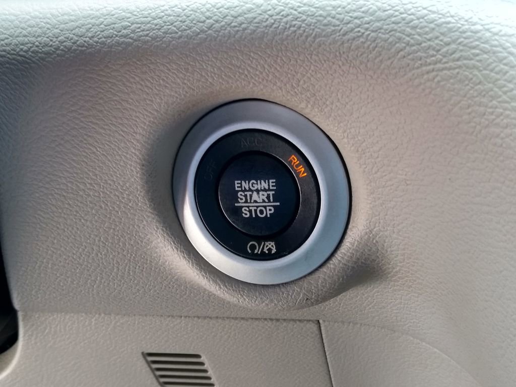 Used 2019 Chrysler Pacifica Touring-L Plus w/ Advanced Safetytec Group FWD image 32