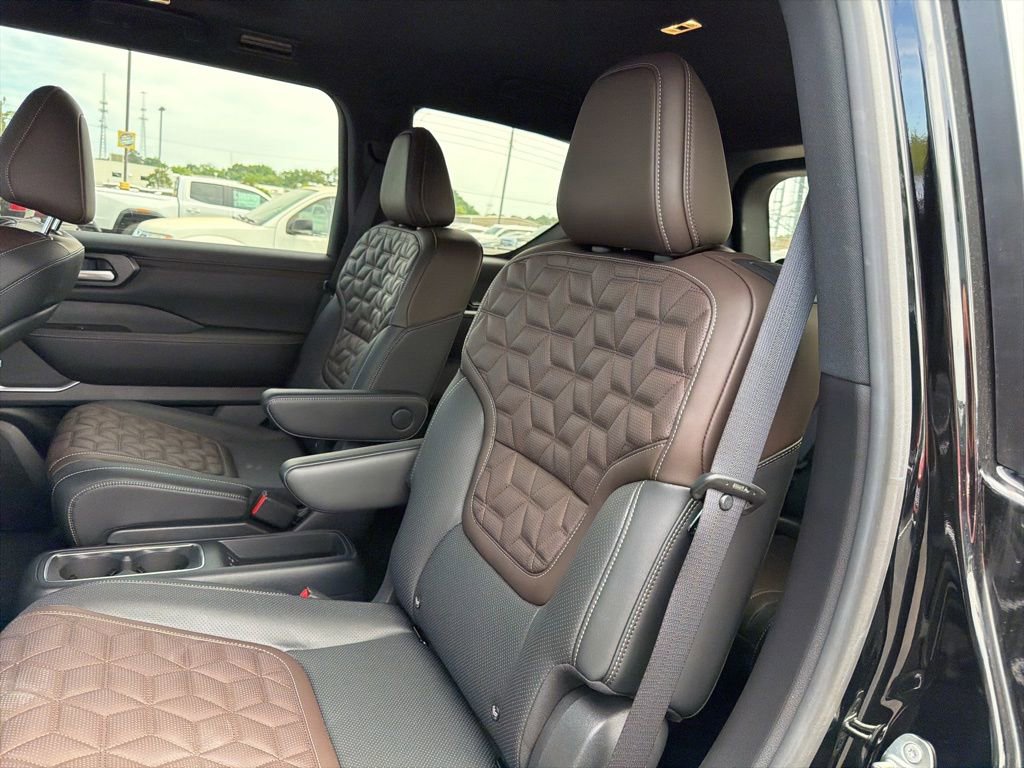 Used 2025 Nissan Armada Platinum Reserve image 15