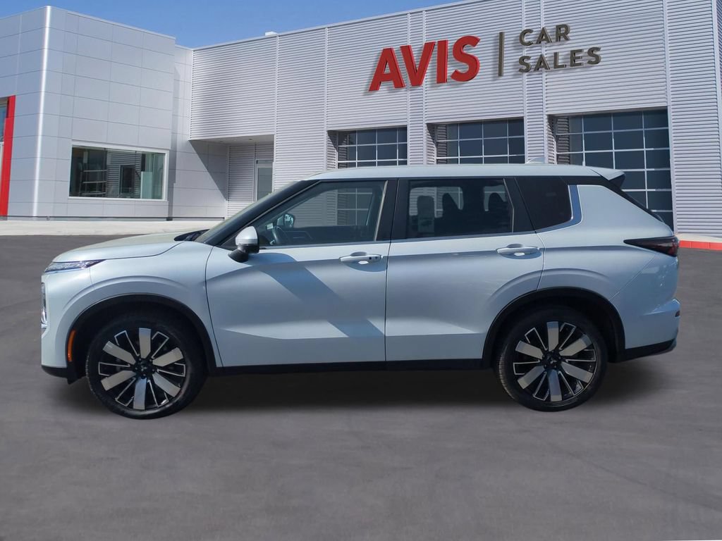 Used 2025 Mitsubishi Outlander SE AWD/4WD image 10