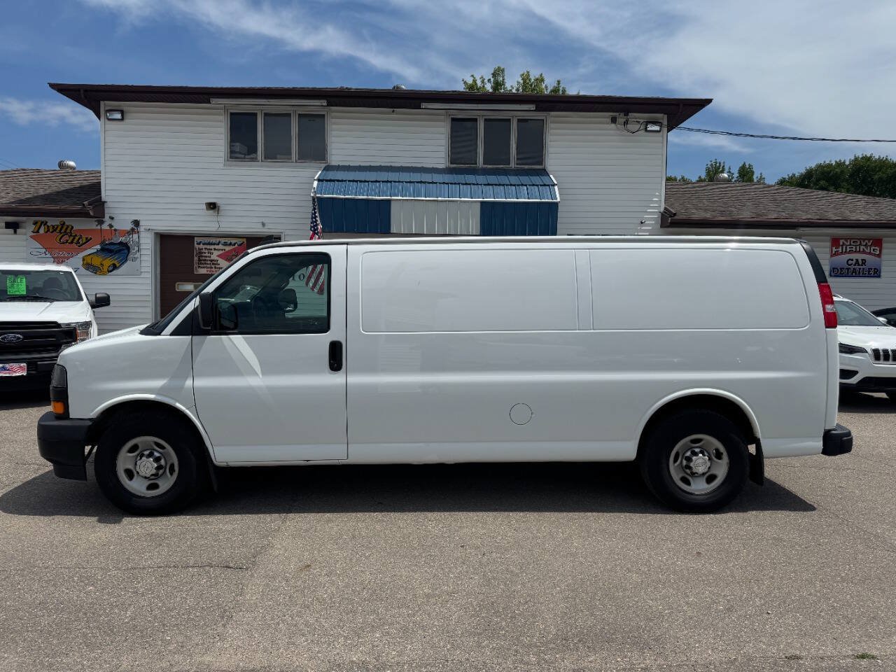 Used 2018 Chevrolet Express 3500 Extended w/ Driver Convenience Package RWD image 1