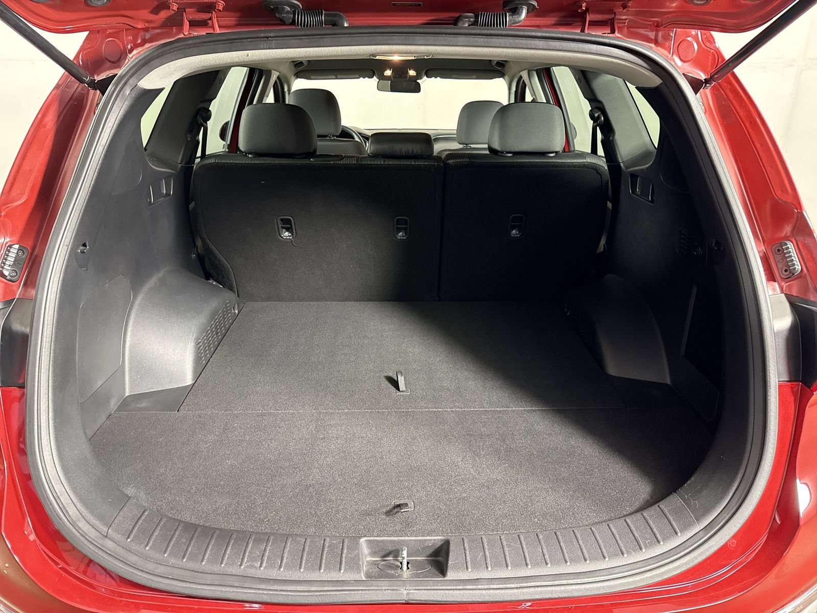 Used 2019 Hyundai Santa Fe SE AWD/4WD image 32