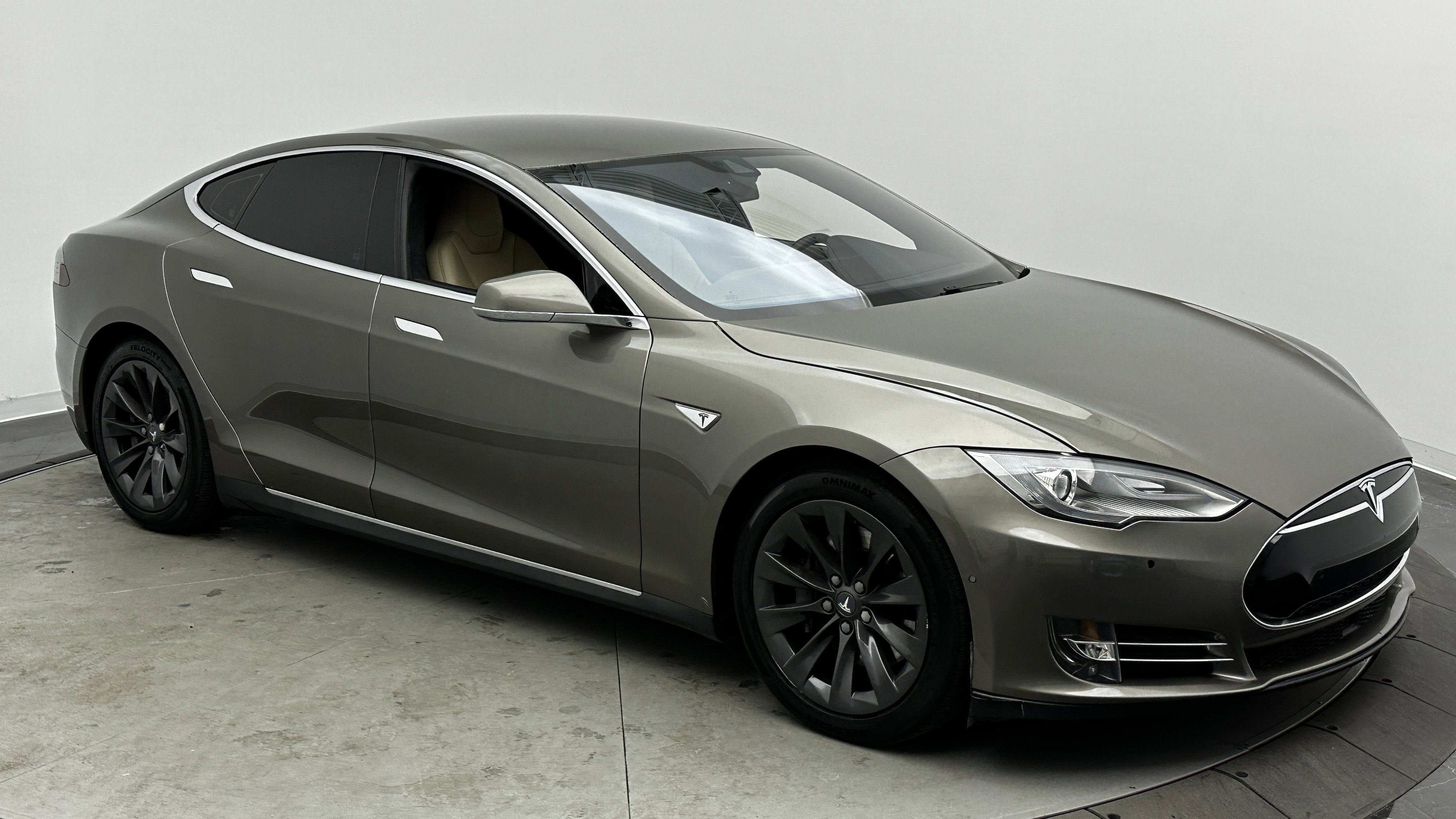 Used 2016 Tesla Model S 75D image 3