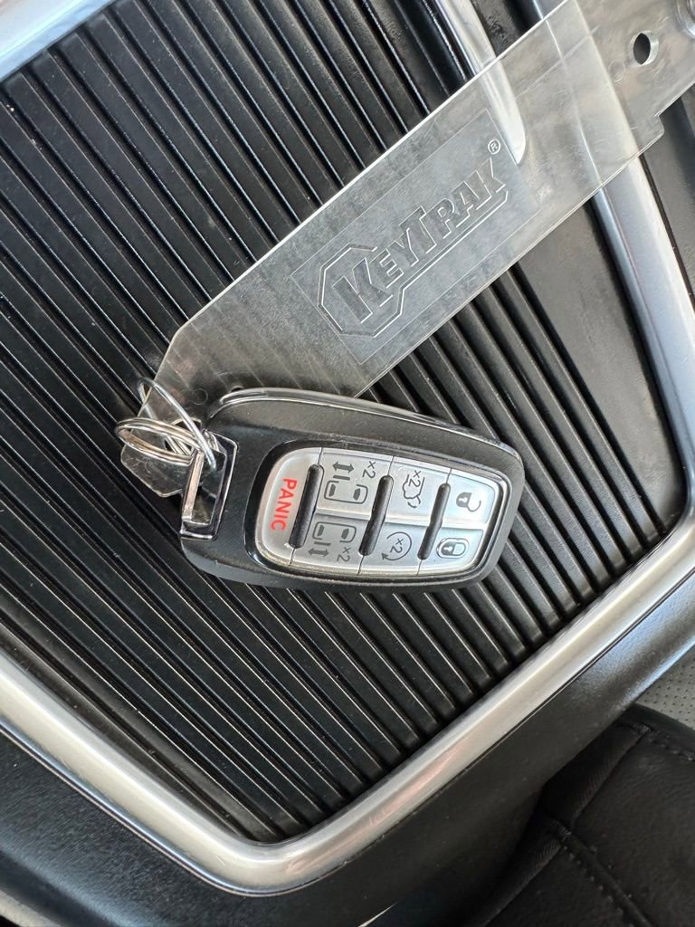 Used 2022 Chrysler Pacifica Touring-L FWD image 34