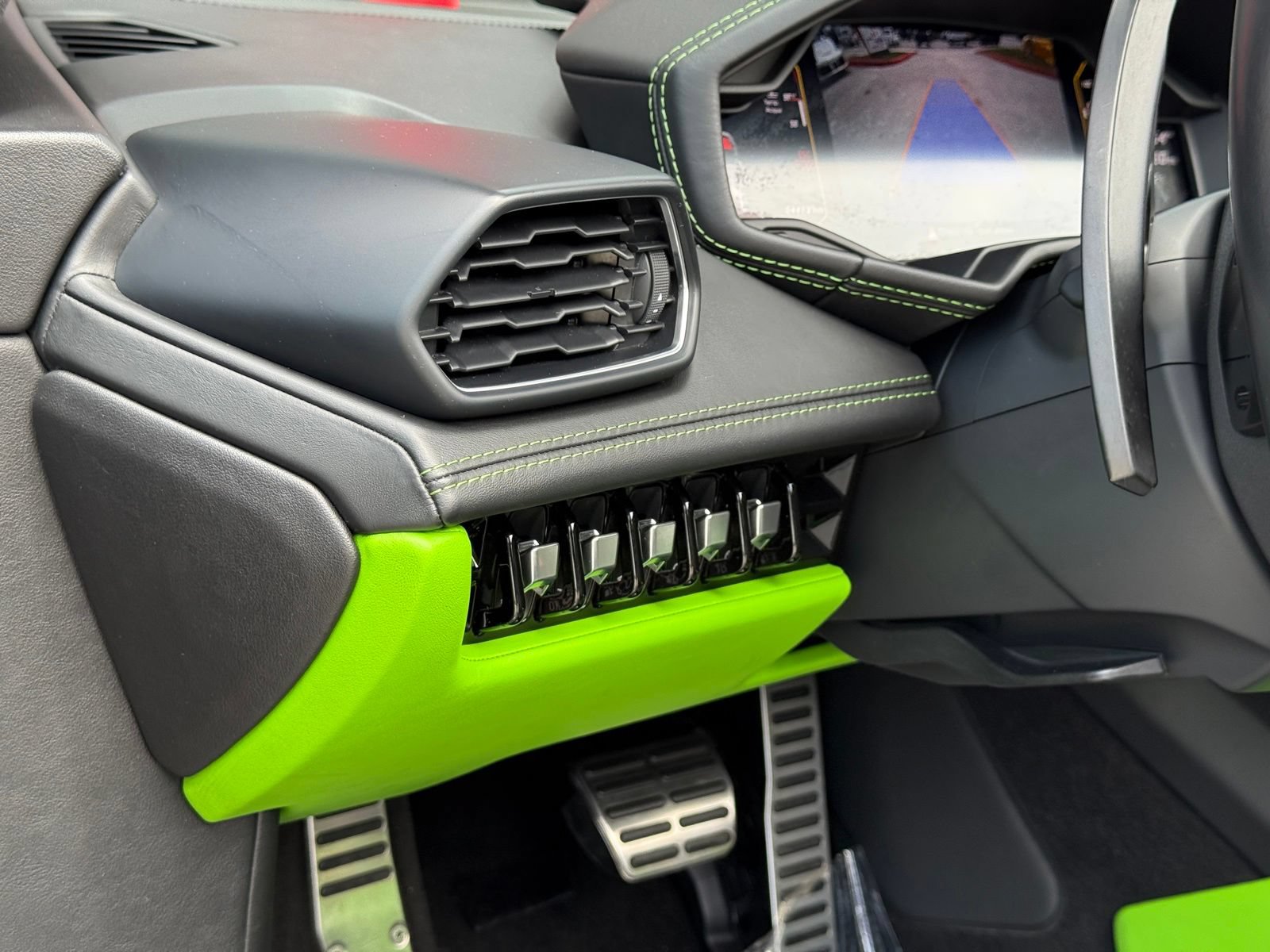 Used 2021 Lamborghini Huracan EVO RWD image 23