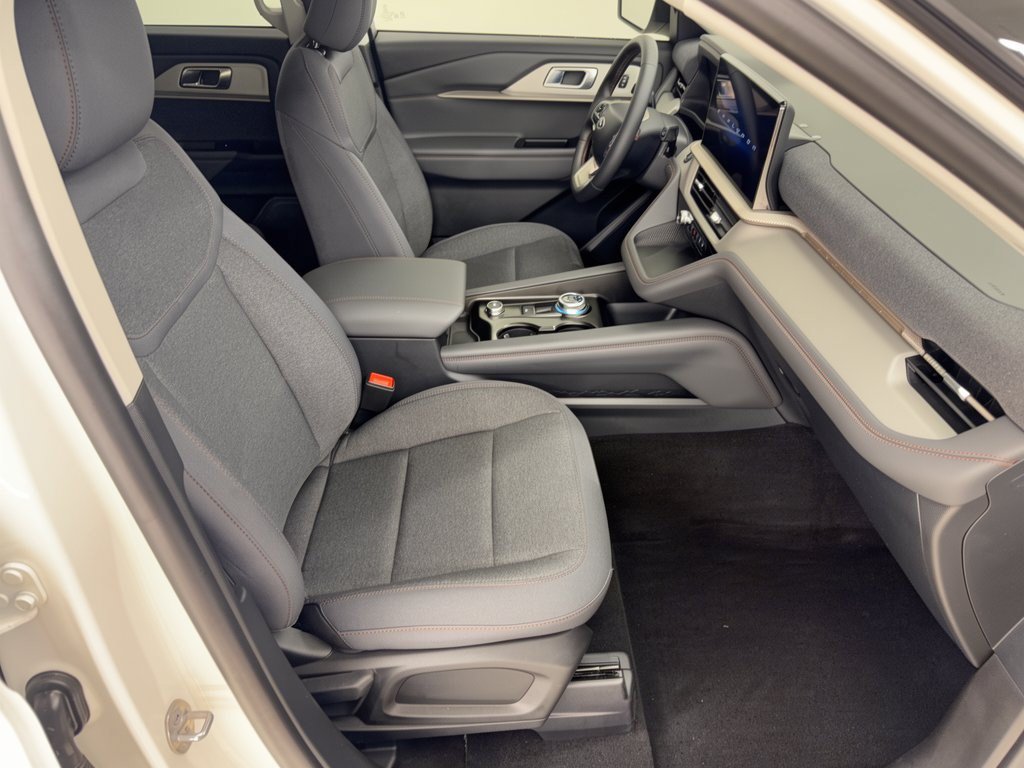 Used 2026 Ford Explorer Active RWD image 30