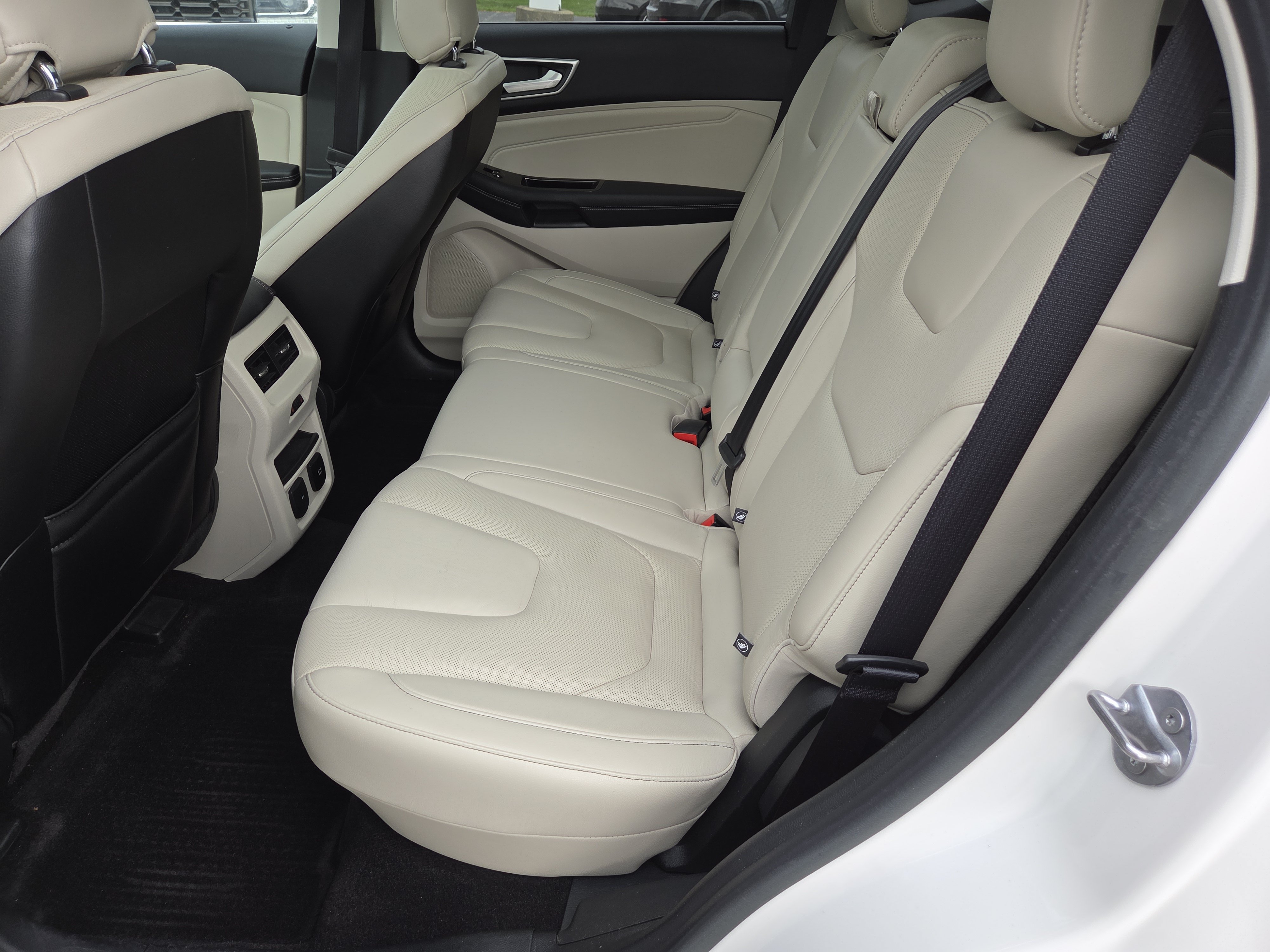 Used 2019 Ford Edge Titanium w/ Equipment Group 301A AWD/4WD image 15