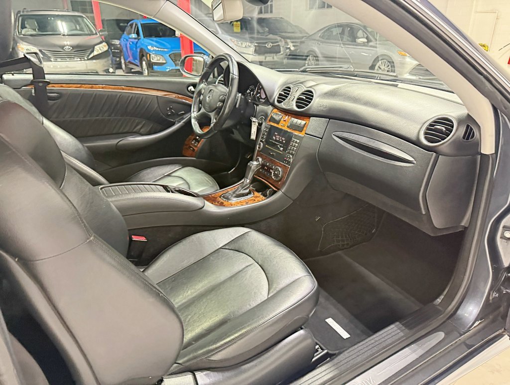 Used 2009 Mercedes-Benz CLK 350 Coupe image 32