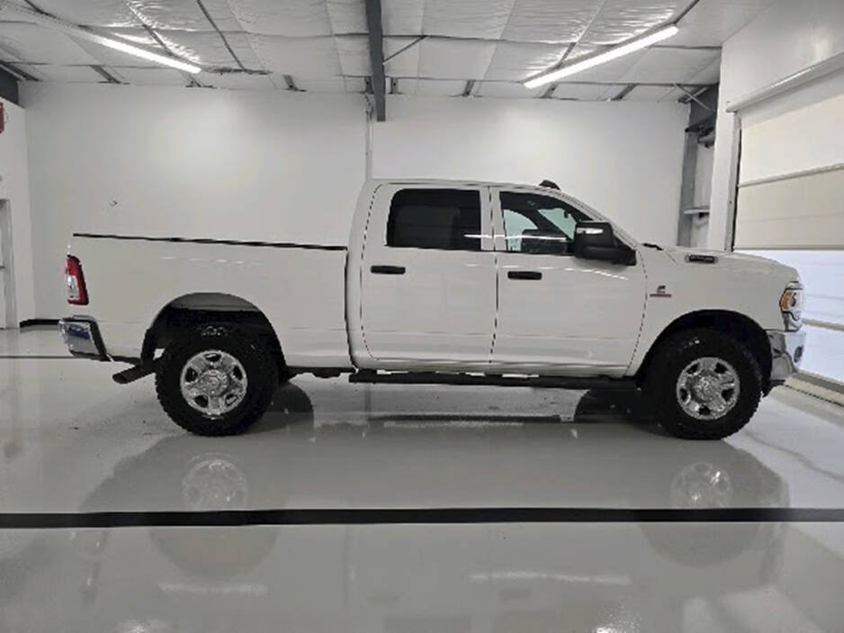 Used 2024 RAM 2500 Tradesman w/ Chrome Appearance Group AWD/4WD image 10