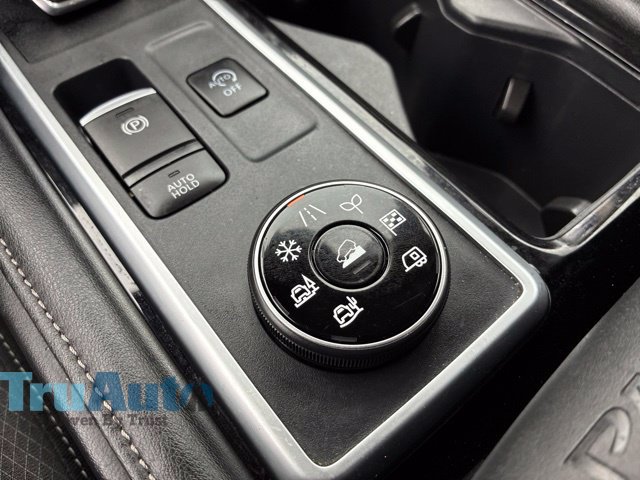 Used 2025 Nissan Pathfinder SV AWD/4WD image 34