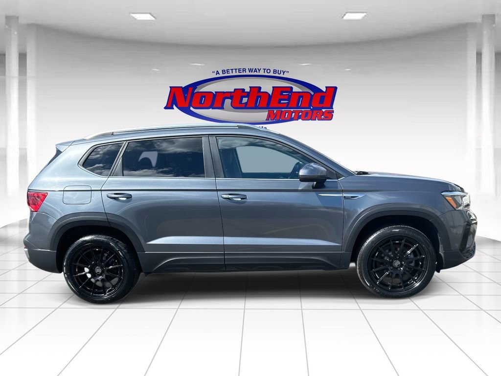 Used 2024 Volkswagen Taos SE image 2