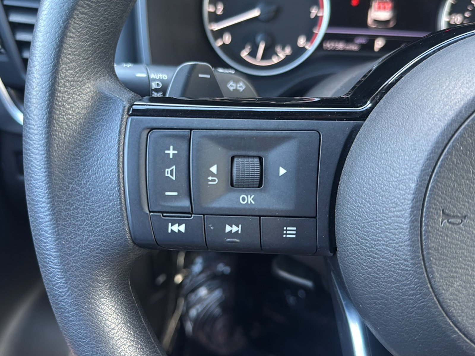 Used 2023 Nissan Rogue SV AWD/4WD image 30