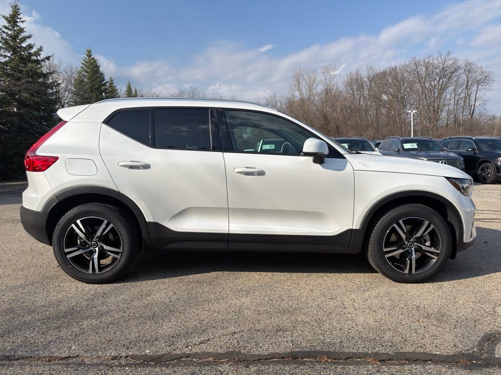 Used 2023 Volvo XC40 B5 Core w/ Convenience Package image 8