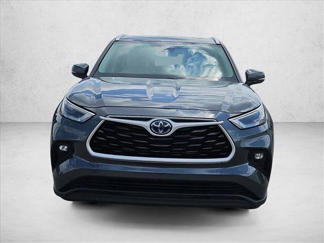 Used 2024 Toyota Highlander XLE AWD/4WD image 2