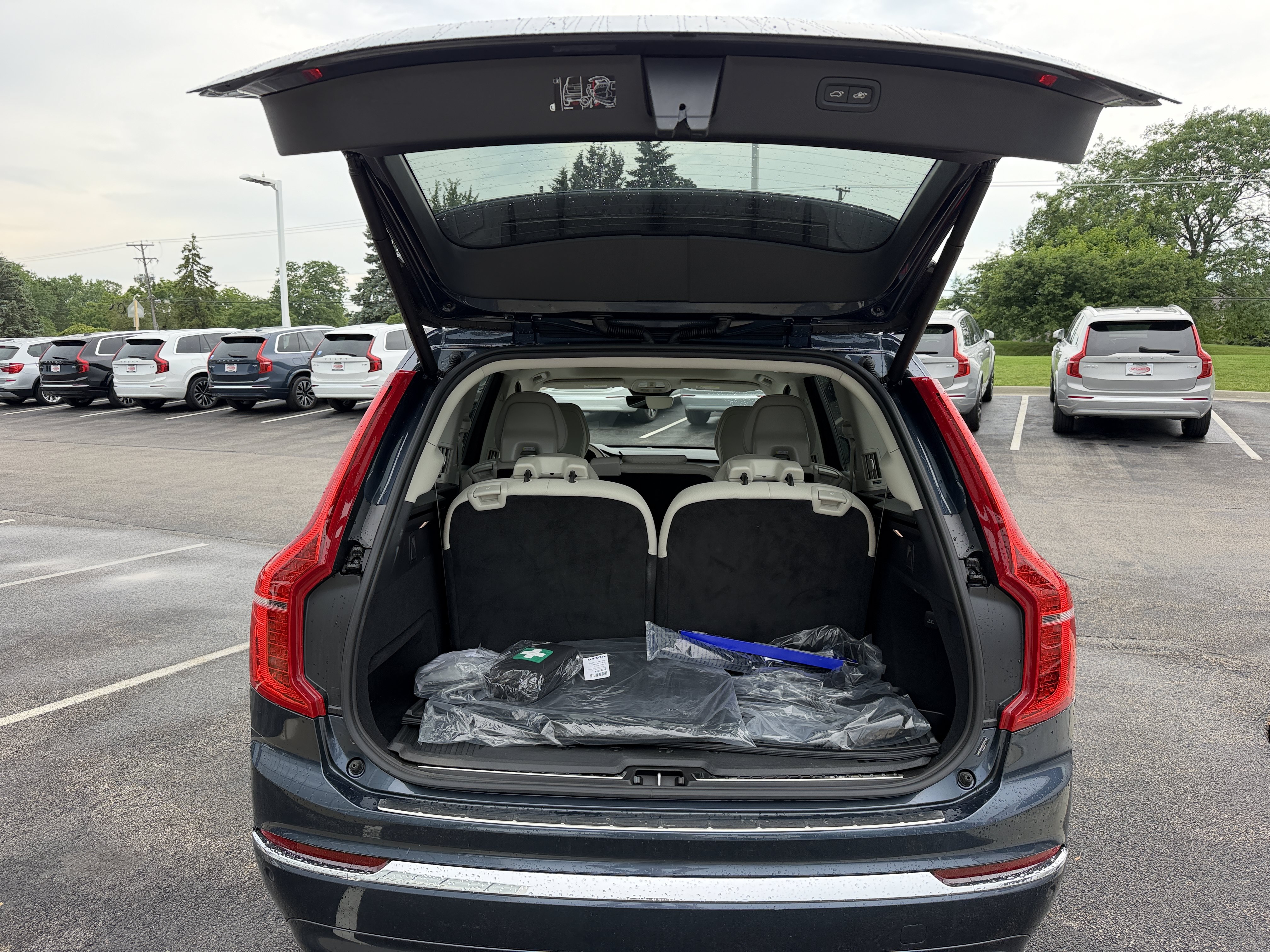 Used 2025 Volvo XC90 B5 Core w/ Protection Package Premier AWD/4WD image 10