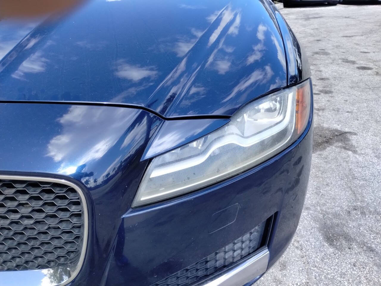Used 2017 Jaguar XF Premium RWD image 29