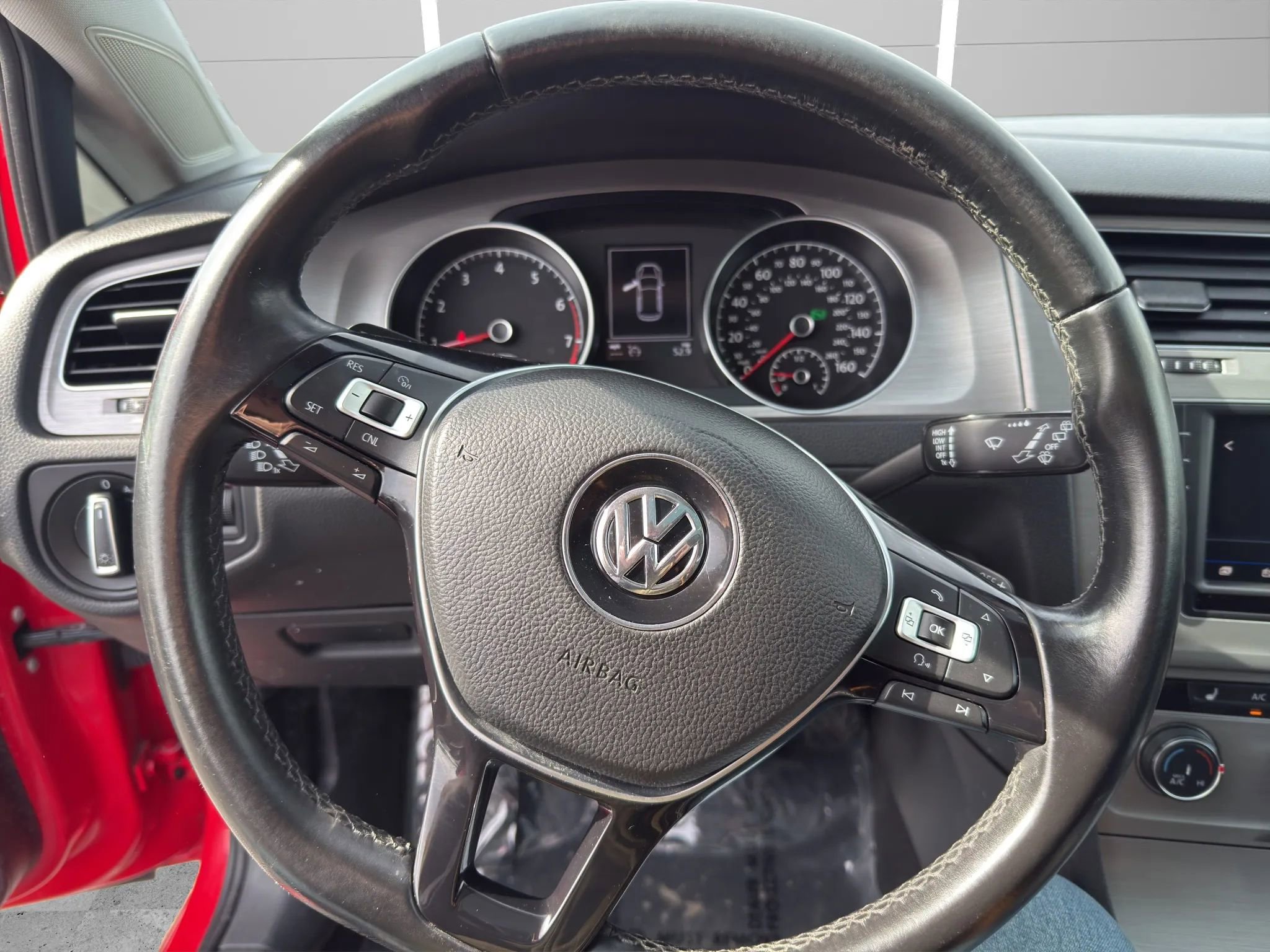 Used 2017 Volkswagen Golf Wolfsburg Edition image 17