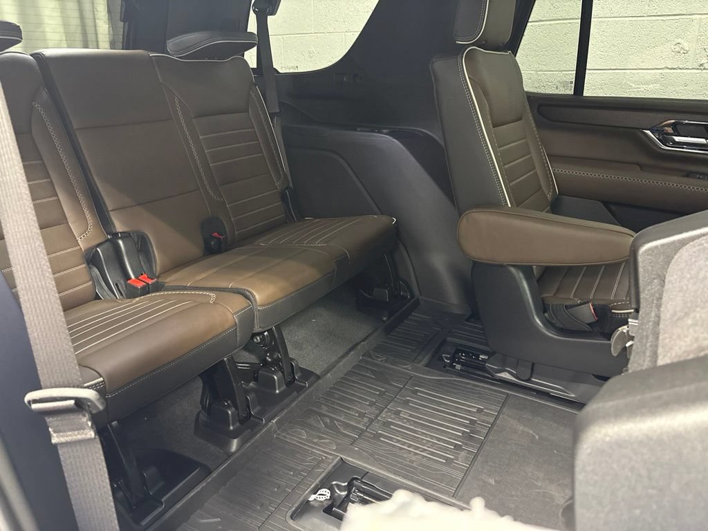 New 2026 GMC Yukon Denali Ultimate w/ LPO, Floor Liner Package AWD/4WD image 13