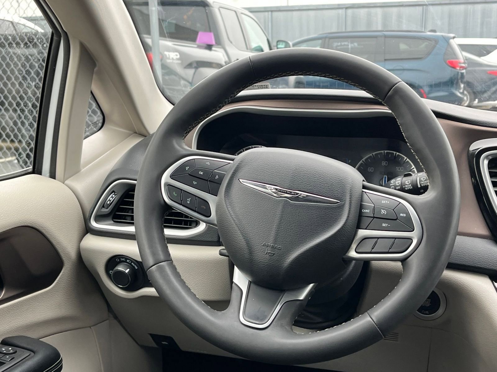 Used 2023 Chrysler Voyager LX image 29