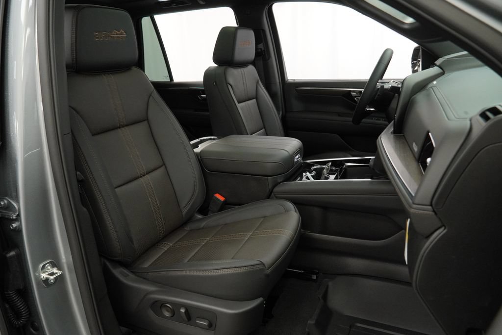 New 2026 Chevrolet Tahoe High Country w/ Sun And Tow Package AWD/4WD image 30
