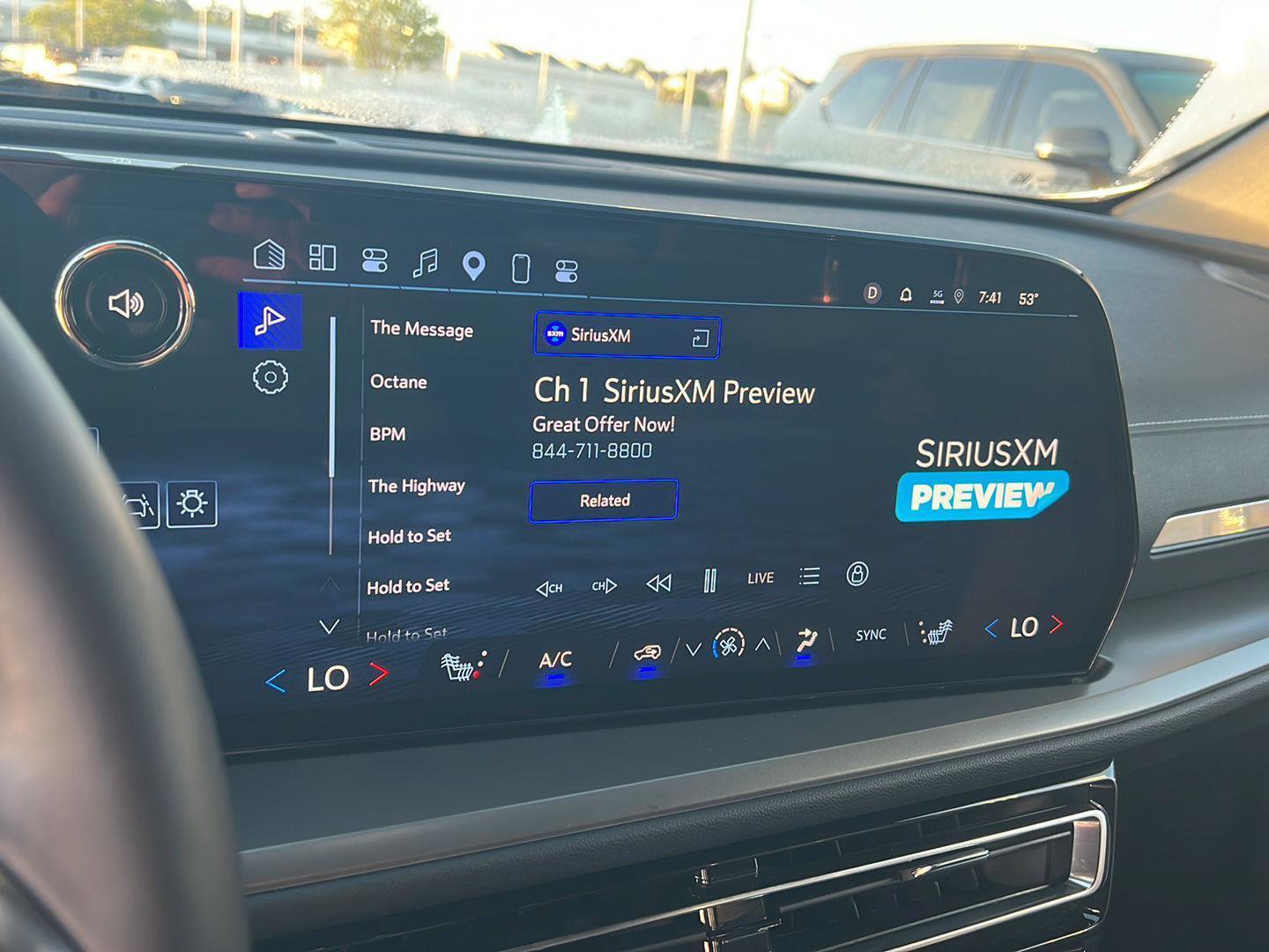 Used 2025 Chevrolet Traverse LT AWD/4WD image 24