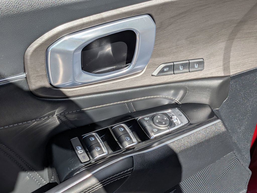 Used 2024 Kia Sorento SX Prestige image 12