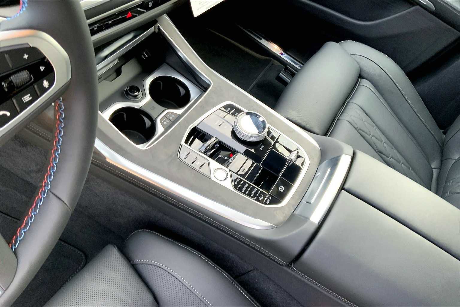 New 2026 BMW X7 M60i image 7