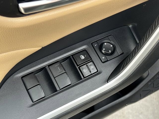 Used 2021 Toyota RAV4 XLE w/ Convenience Package image 16