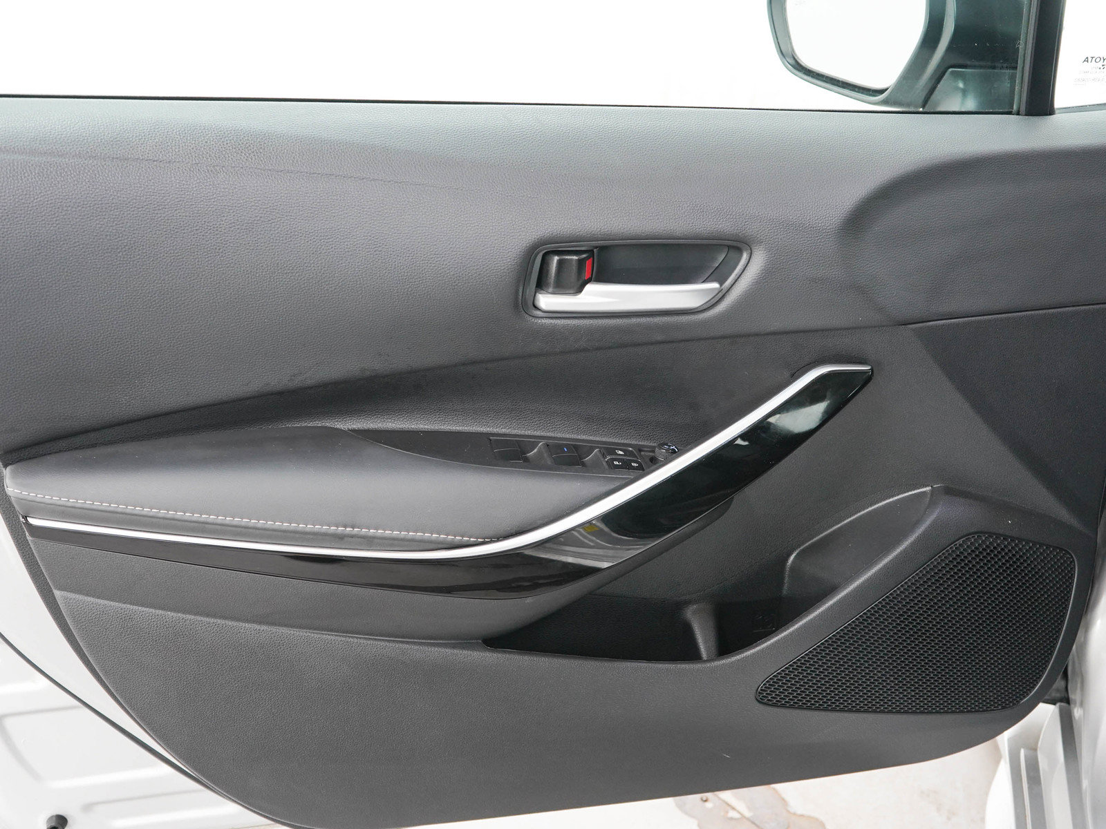Used 2022 Toyota Corolla XLE FWD image 18
