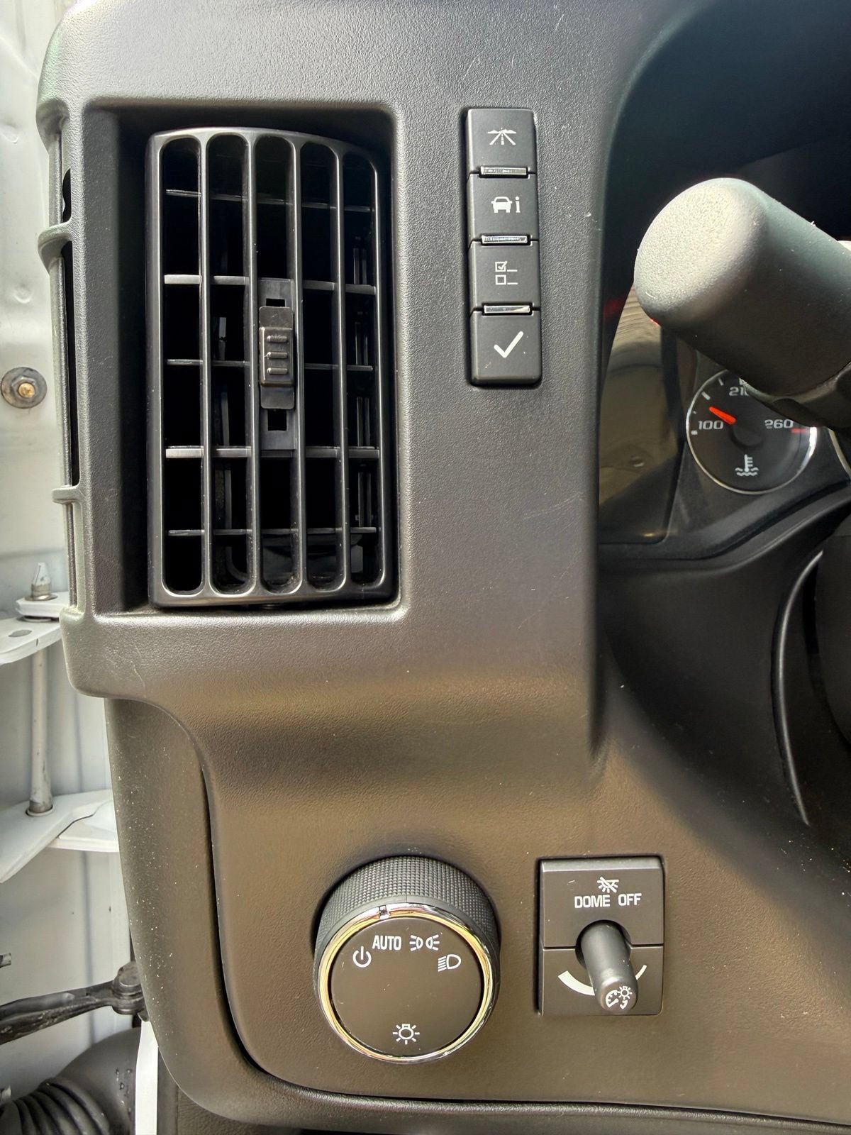 Used 2025 Chevrolet Express 3500 LT w/ LT Preferred Equipment Group RWD image 15