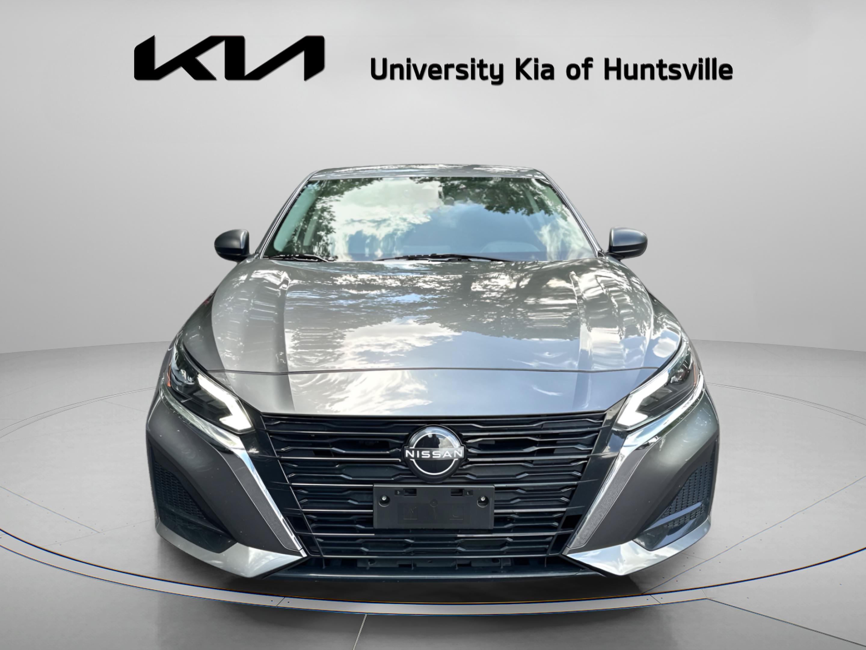 Used 2024 Nissan Altima 2.5 SV FWD image 3