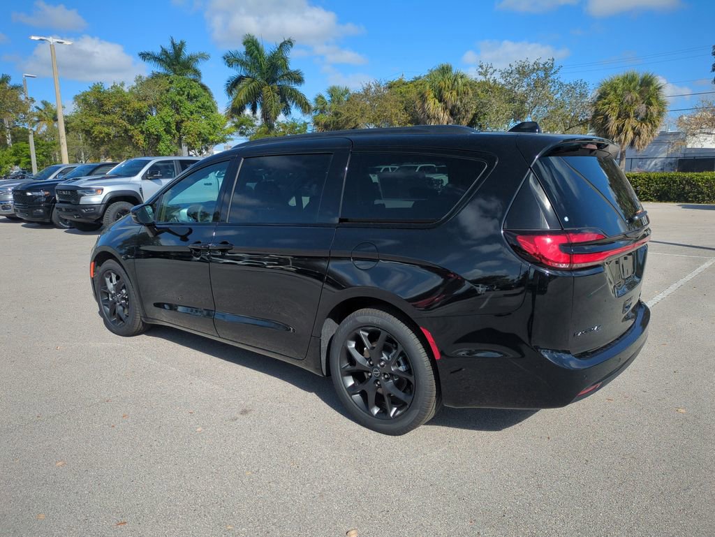 New 2026 Chrysler Pacifica Limited image 7